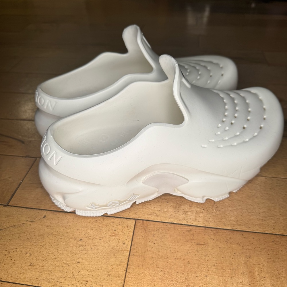 LOUIS VUITTON LV White Shark Clogs Men’s LV Size 10 - Picture 3 of 10